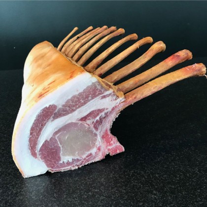 Dry aged Duroc Kotelett am Stück, angeräuchert