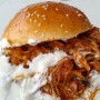 Pulled Pork Schweinenacken am Stück, fertig gegart und gesmoked
